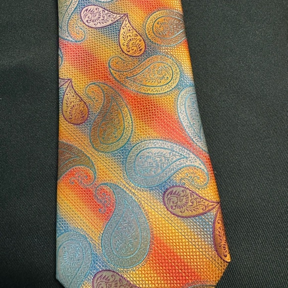 Beautiful Gold Paisley Stacy Adam Neck Tie in EUC and with Fast Shipping - Picture 2 of 7